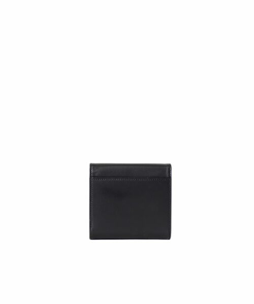 LUMI Viivi Trifold Wallet in classic black. This little trifold wallet safe-keeps your cards and cash in style. Made from lovely and soft sheep napa leather.