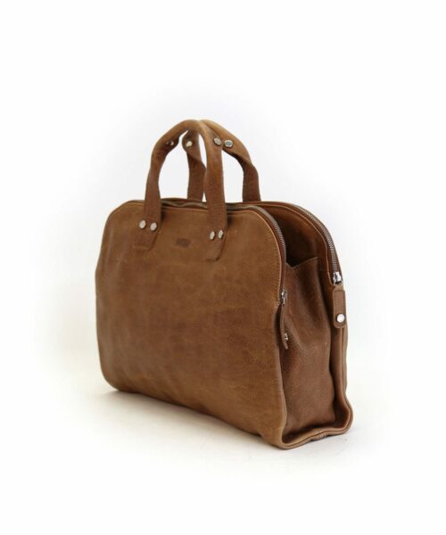 LUMI James Business Bag, in beige, is all about urban functionality. Created using vegetable tanned leather.