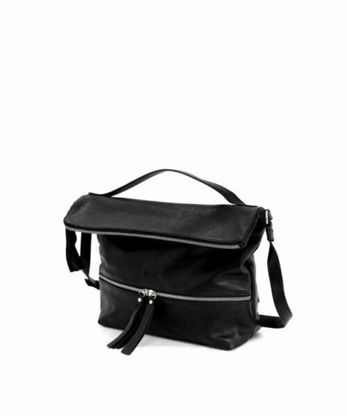 LUMI Lyydia Shoulder Bag, in black, is made of vegetable tanned goat leather. Chemical free dyeing.