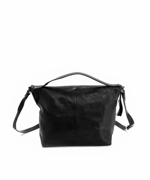 LUMI Lyydia Shoulder Bag, in black, is made of vegetable tanned goat leather. Chemical free dyeing.