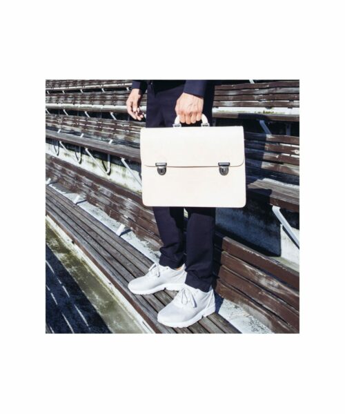 LUMI Mika Postman Bag is created using natural vegetable tanned cow leather.