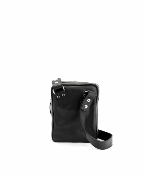 LUMI Björn Messenger, in black, is created using vegetable tanned leather.