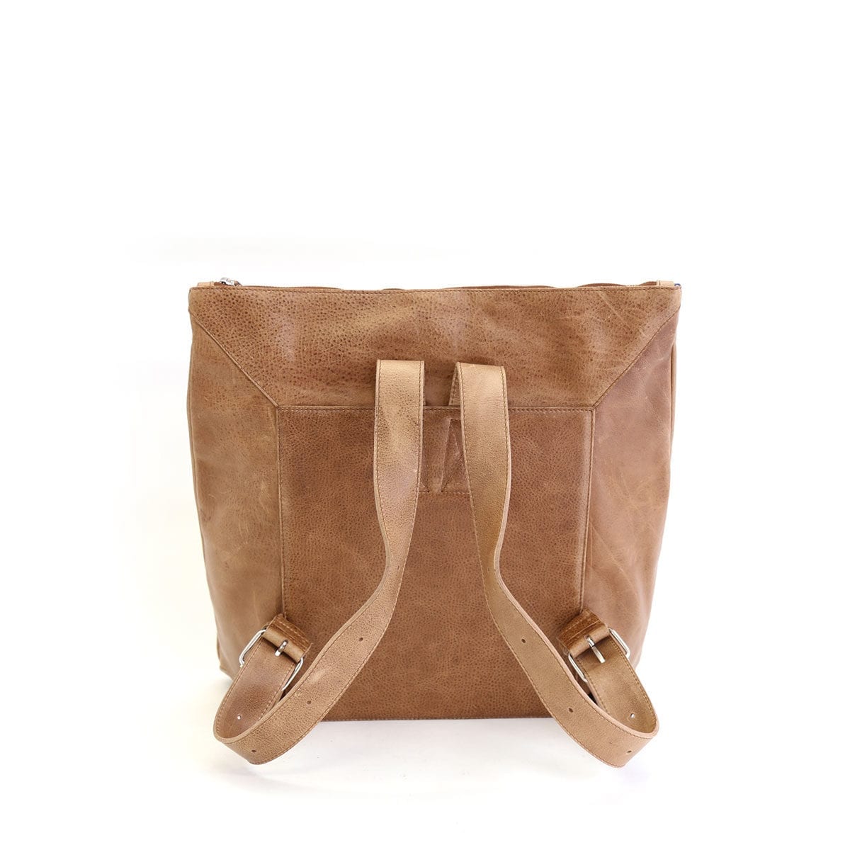LUMI Oskar Backpack, in beige. Created using vegetable tanned leather. A classy companion for a bike ride around the city or for the office.