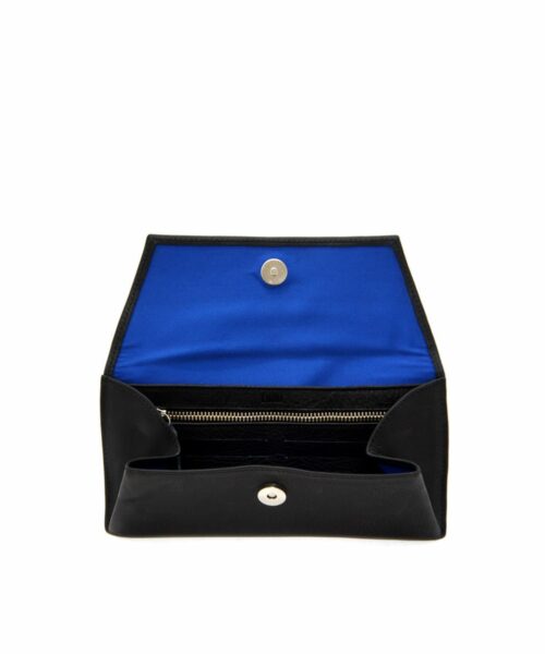 LUMI Thor Wallet, in black. Created using vegetable tanned, pull-up waxed leather.