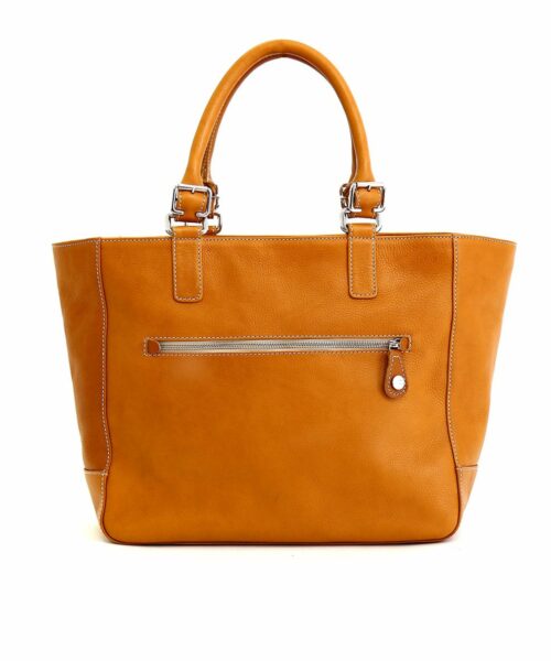 LUMI Jutta East West Tote, in cognac. This bag fits everything you need for work, school and spontaneous travel.