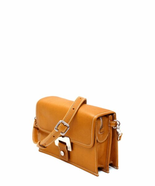 LUMI Pauliina Day to Evening Bag, in black, is a classic that works for every occasion. Created using vegetable tanned leather.