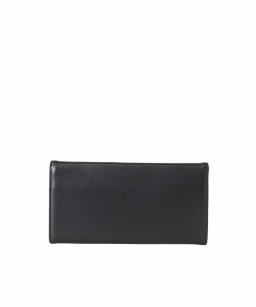 LUMI Talvikki Envelope Wallet in classic black. This wallet is perfect for daily use to safe-keep your cards and cash. Or use it as a clutch with your evening wear. The wallet is handmade from lovely and soft sheep napa leather, which makes it beautiful to hold in your hand.