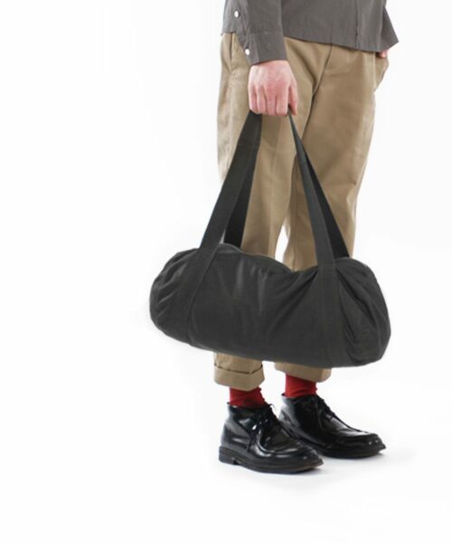 LUMI Tube Bag Black, in Black. The RAWTUS leather is so soft and light that at first look you don’t even believe it’s leather.