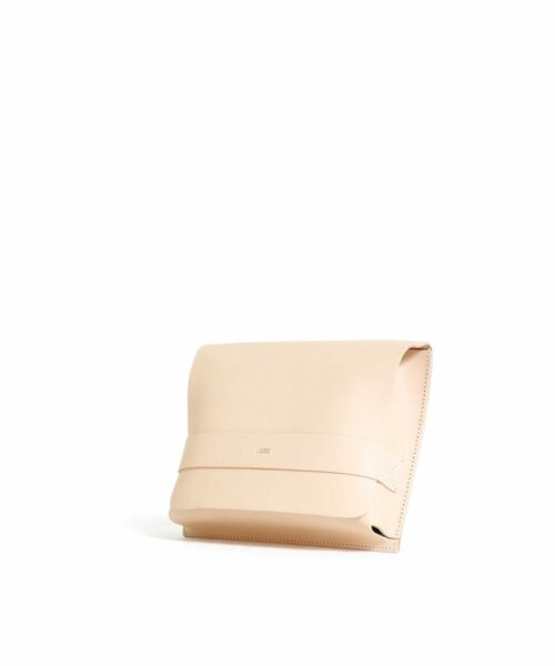 LUMI Medium Case Utility Pocket is created using natural vegetable tanned cow leather.