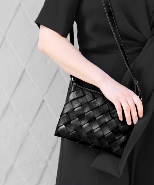 LUMI Toarie black is perfect daily essential.