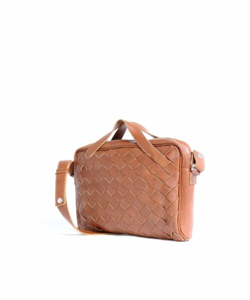LUMI Taika Woven Style Laptop, in cognac.