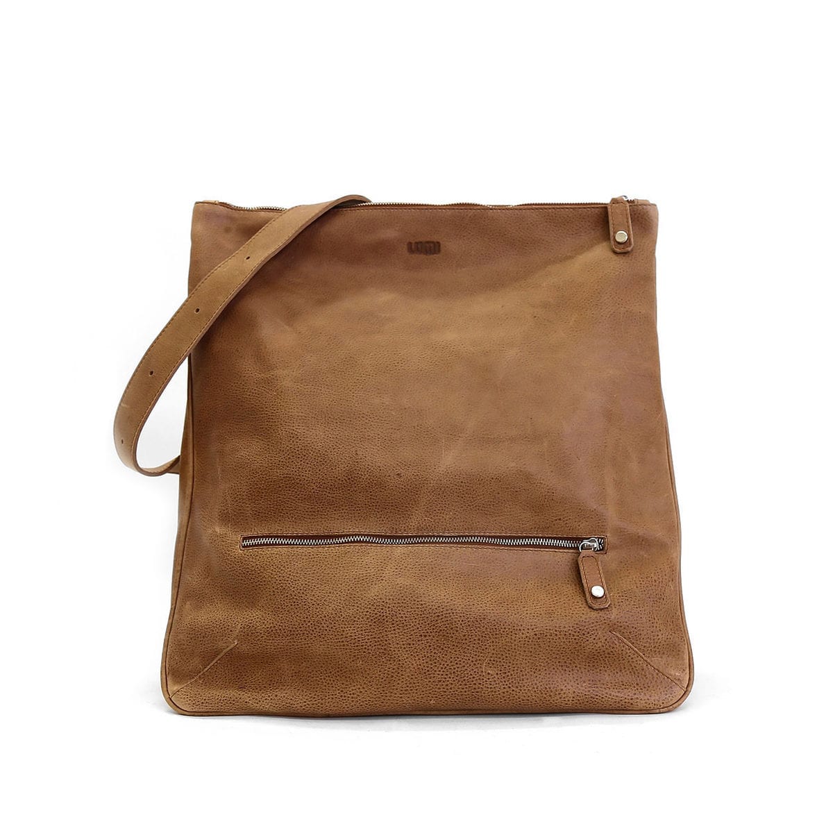 LUMI Oskar Backpack, in beige. Created using vegetable tanned leather. A classy companion for a bike ride around the city or for the office.