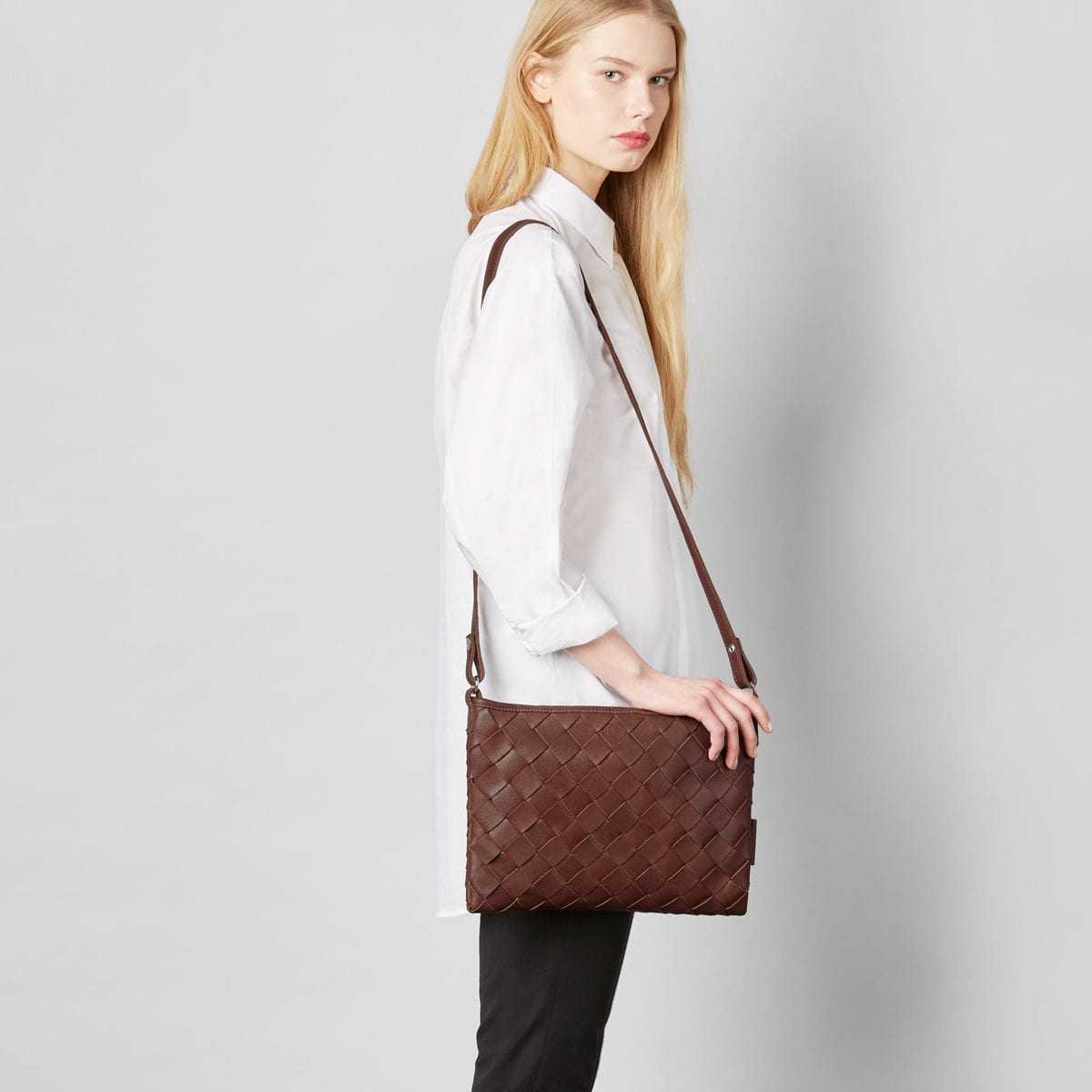 Trine Woven Clutch in brown
