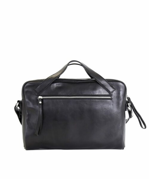 LUMI Hilma Solid Laptop Bag in classic black. This functional and stylish bag ticks all the boxes for a business bag - for men and women. Hilma fits a 13″ laptop and the light padding keeps it safe.