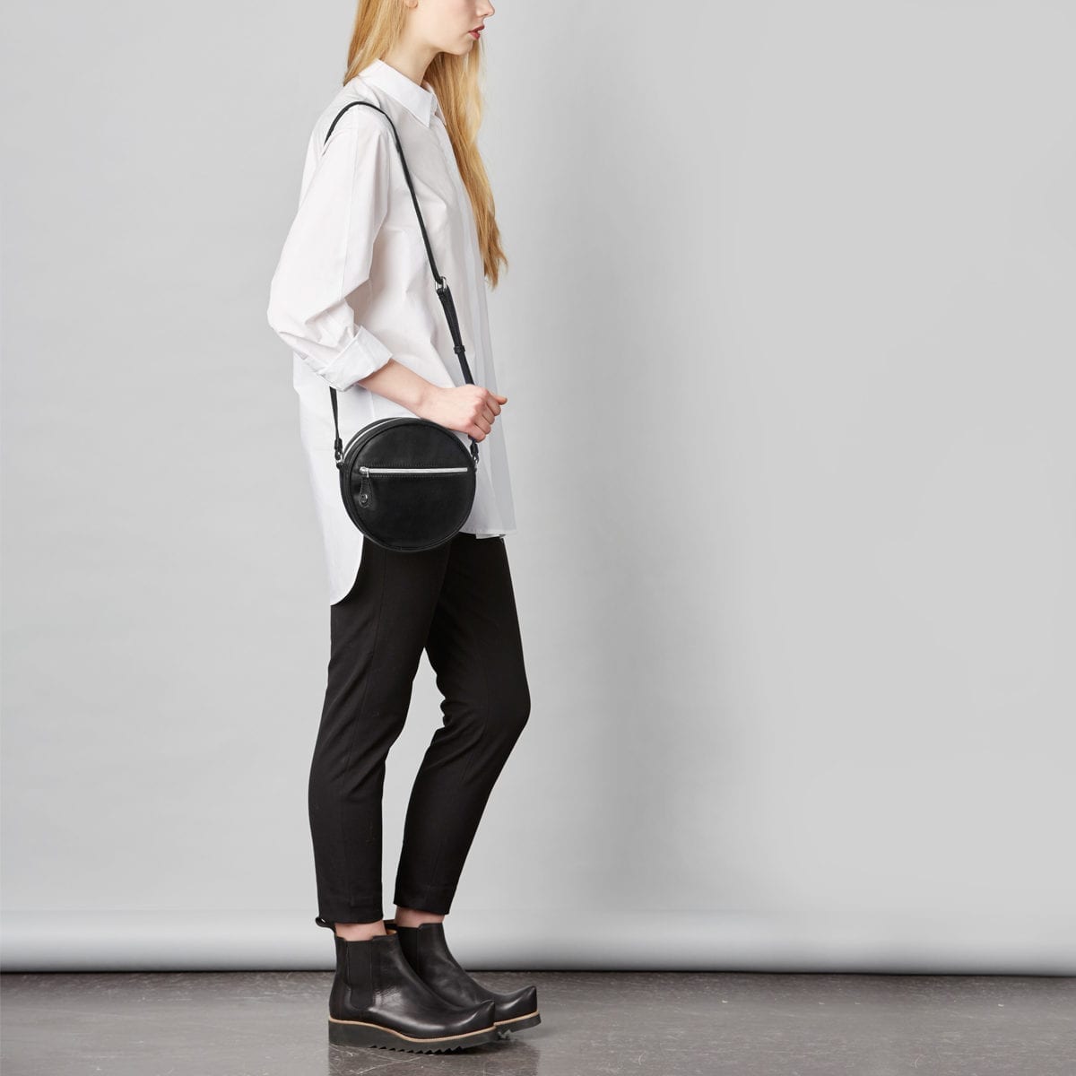LILA Round Bag black