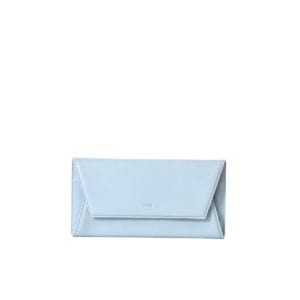 LUMI Talvikki Envelope Wallet in pretty baby blue and baby pink combo. This wallet is perfect for daily use to safe-keep your cards and cash. Or use it as a clutch with your evening wear. The wallet is handmade from lovely and soft sheep napa leather, which makes it beautiful to hold in your hand.