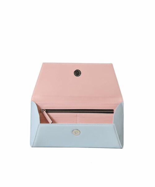 LUMI Talvikki Envelope Wallet in pretty baby blue and baby pink combo. This wallet is perfect for daily use to safe-keep your cards and cash. Or use it as a clutch with your evening wear. The wallet is handmade from lovely and soft sheep napa leather, which makes it beautiful to hold in your hand.