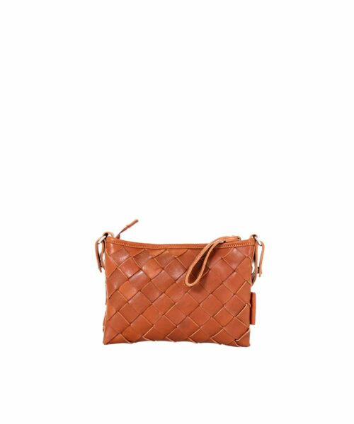 LUMI Toarie Woven Clutch Small in beautiful cognac.