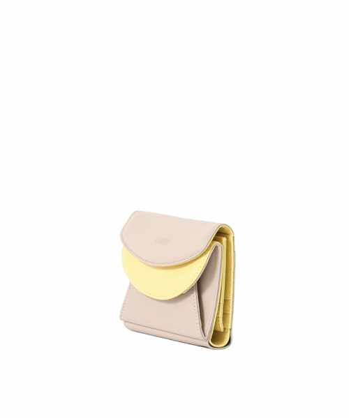 LUMI Viivi Trifold Wallet in fresh taupe and sorbet combo. This little trifold wallet safe-keeps your cards and cash in style. The wallet is handmade from lovely and soft sheep napa leather, which makes it beautiful to hold in your hand.